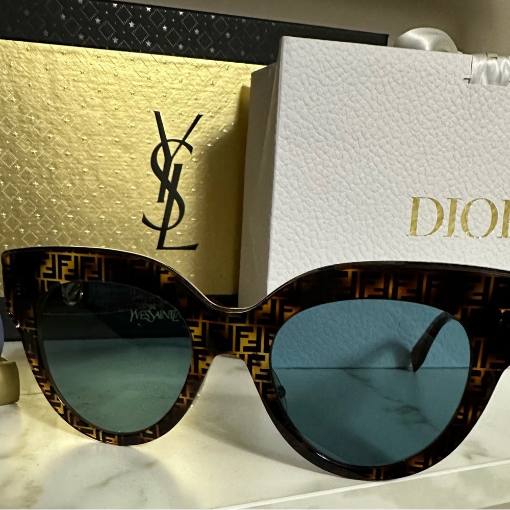 FENDI WOMENS SUNGLASSES